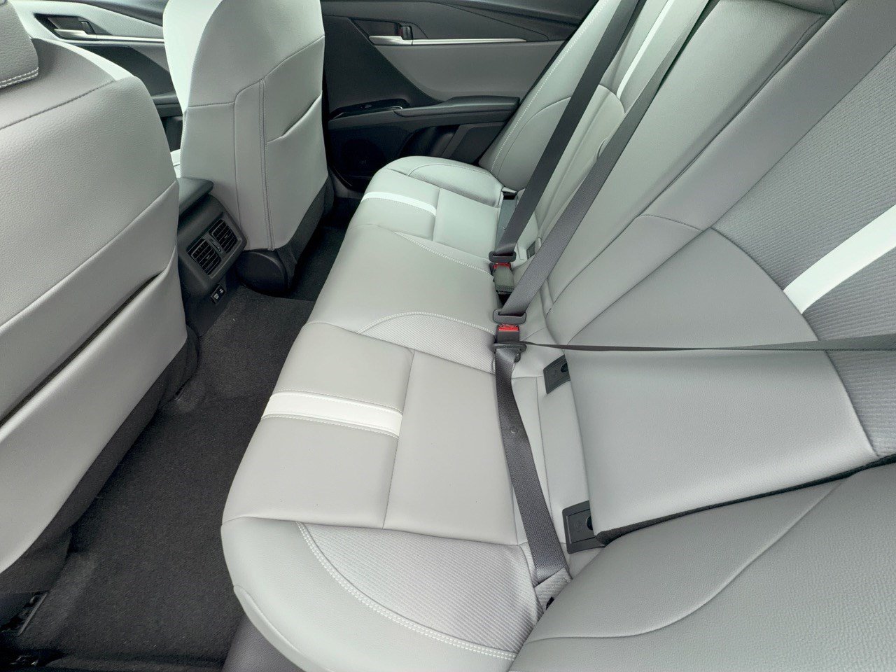 Used 2026 Toyota Camry SE FWD image 25