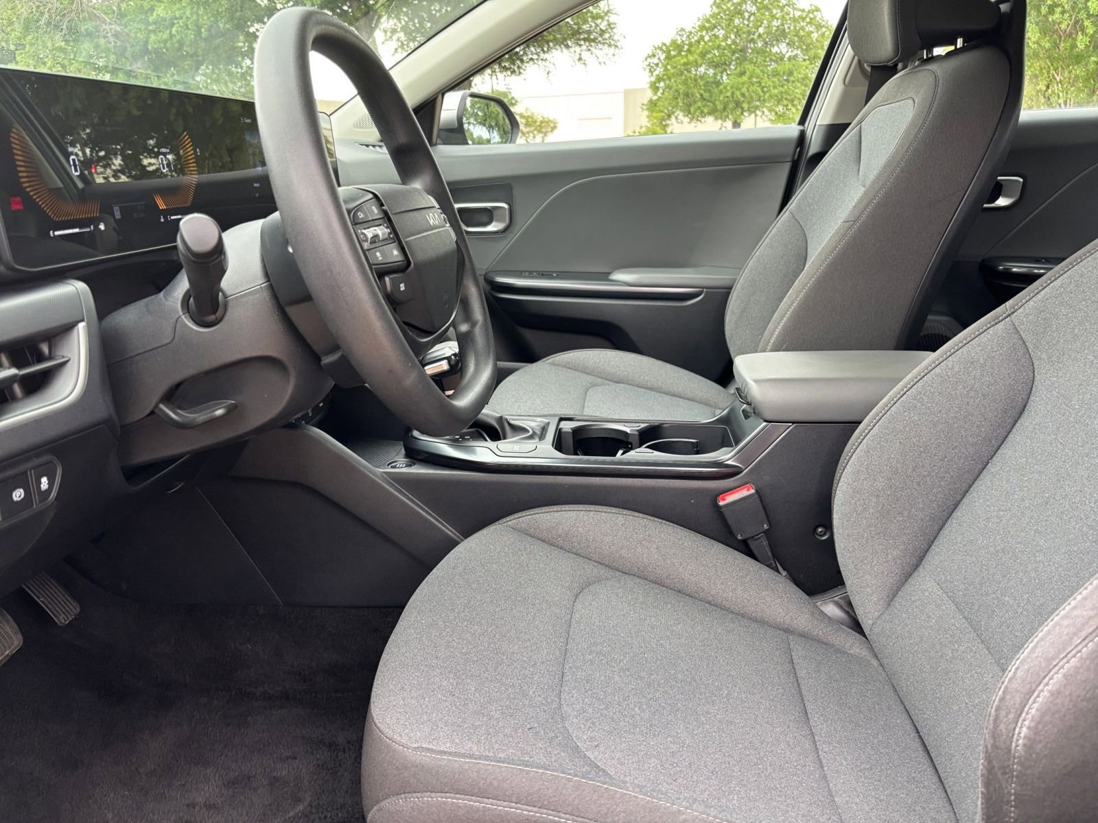 Used 2025 Kia K4 LXS image 29