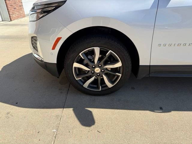 Used 2023 Chevrolet Equinox Premier AWD/4WD image 12