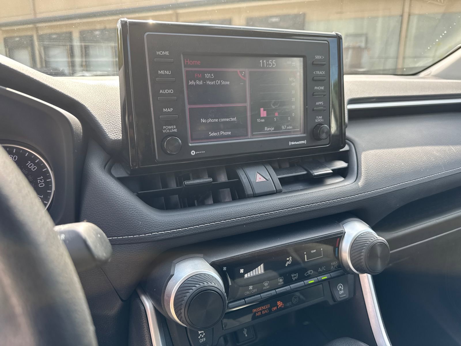 Used 2022 Toyota RAV4 LE image 27