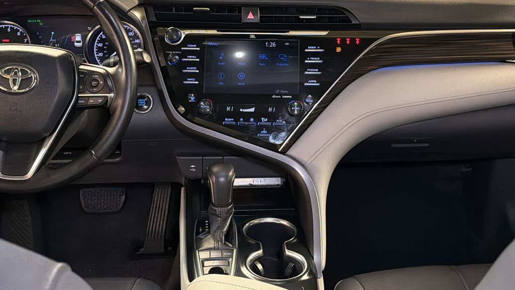 Used 2018 Toyota Camry XLE image 14
