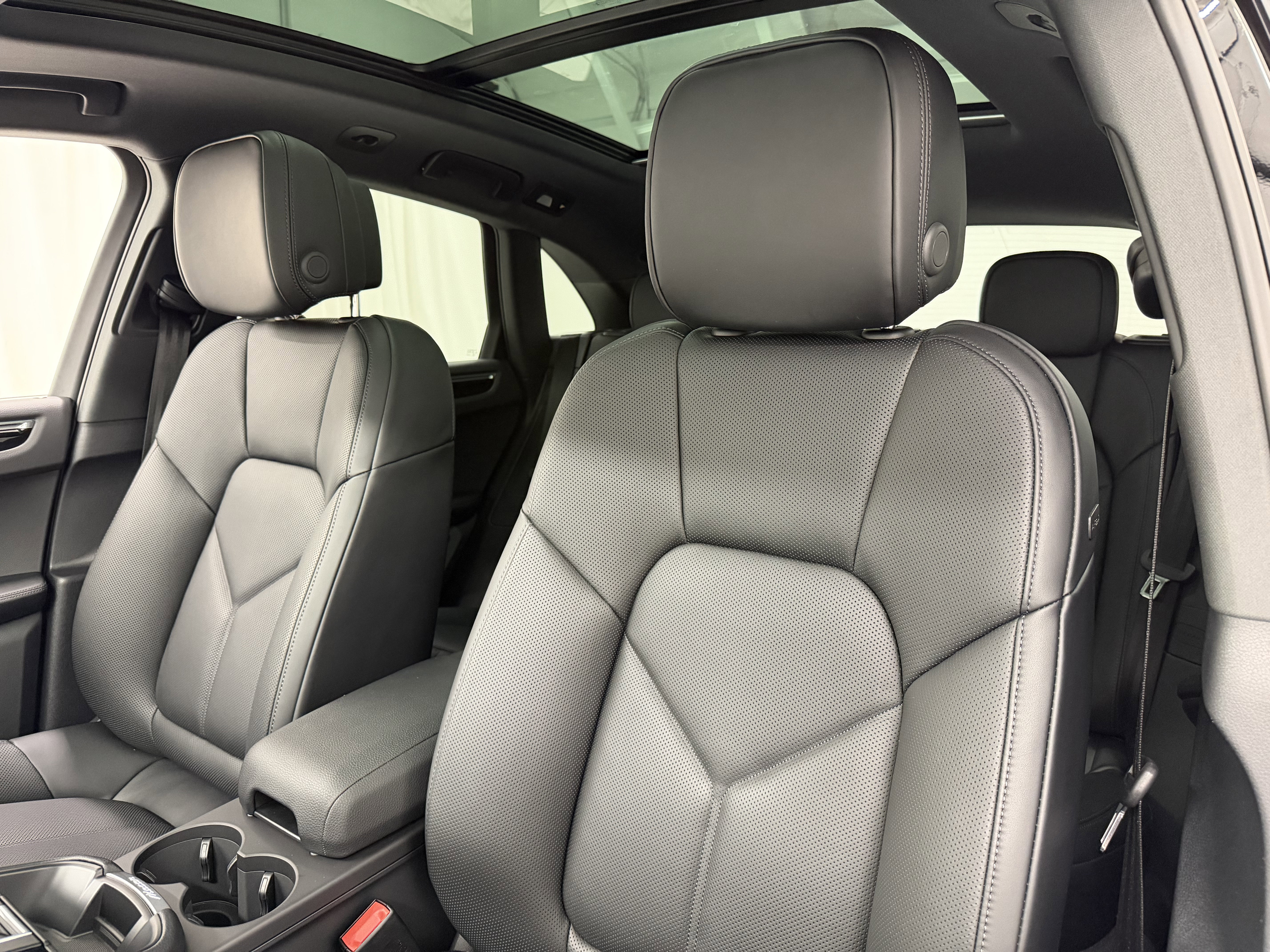 New 2026 Porsche Macan image 5