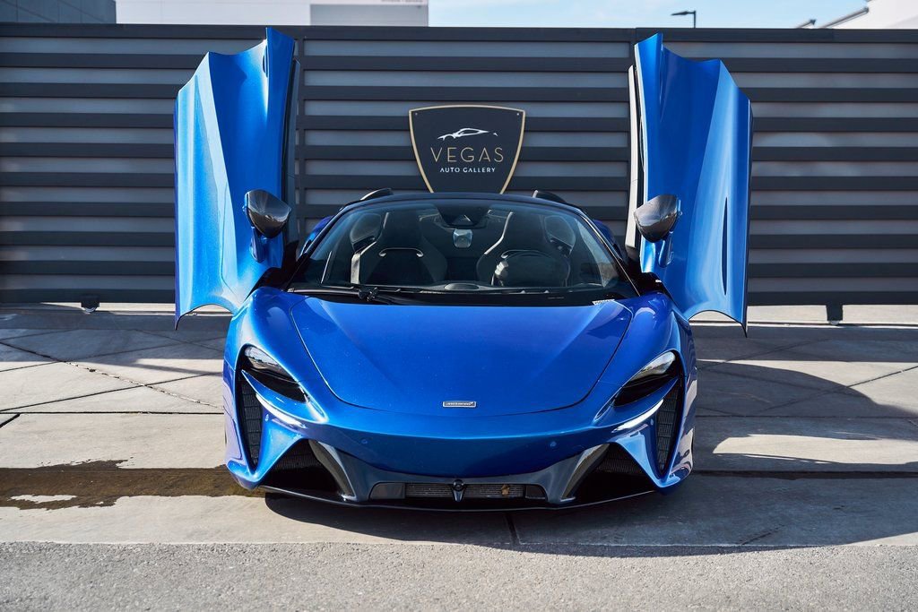 Used 2025 McLaren Artura Spider RWD image 27