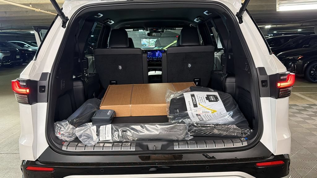 New 2026 Lexus TX 500h AWD image 8