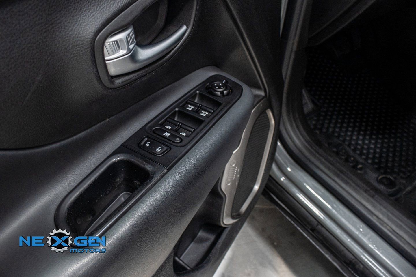 Used 2022 Jeep Renegade Latitude w/ Convenience Group image 11