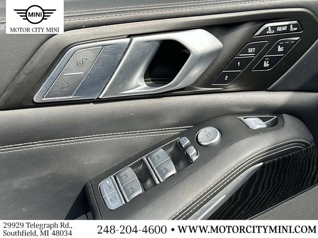 Used 2022 BMW X7 M50i w/ Executive Package image 21