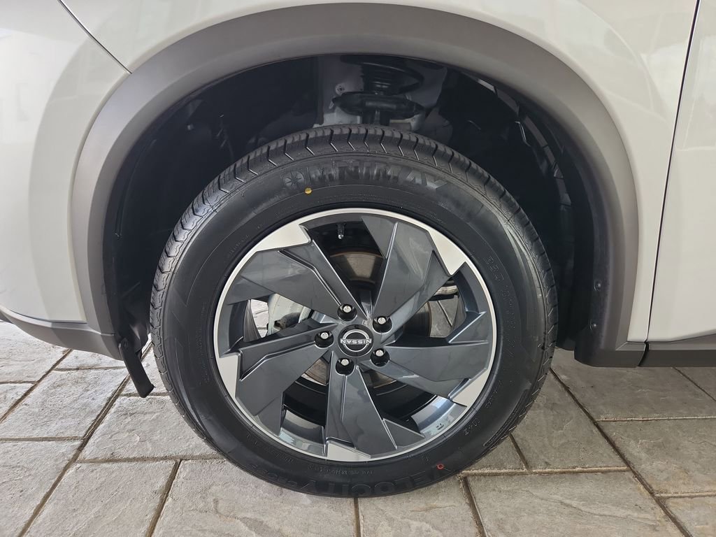 Used 2025 Nissan Rogue SV AWD/4WD image 29