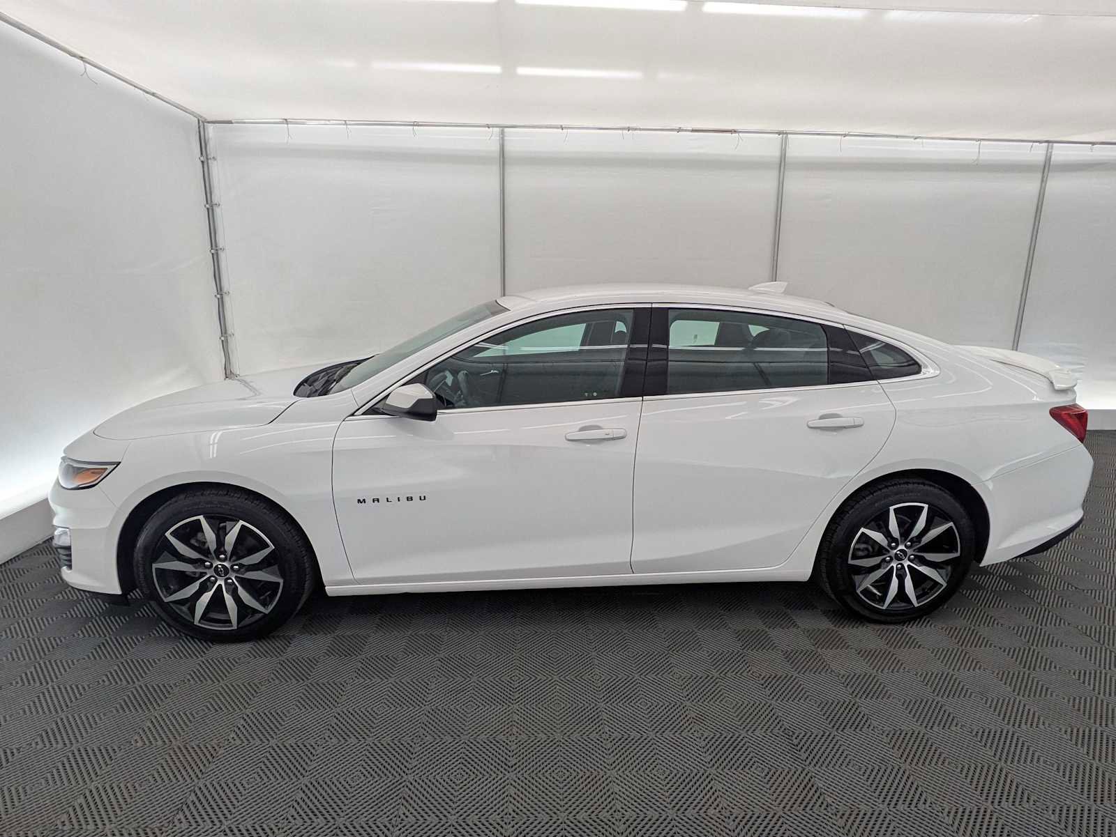 Used 2024 Chevrolet Malibu LT FWD image 3