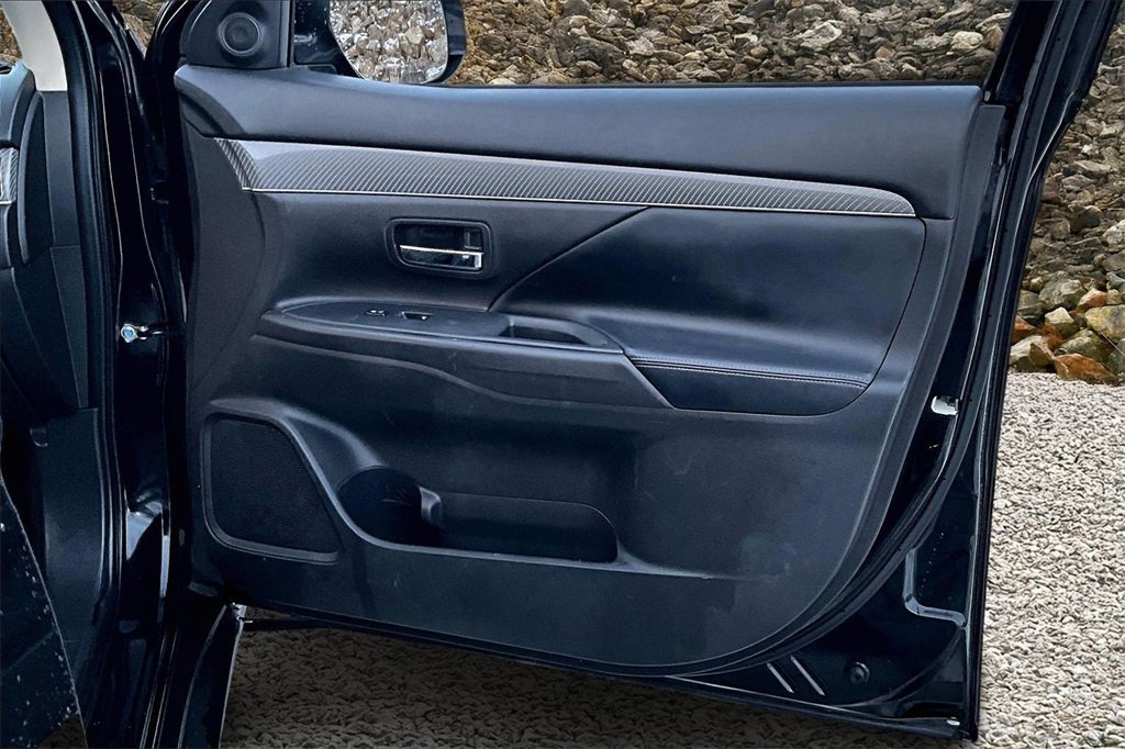 Used 2020 Mitsubishi Outlander SE image 22