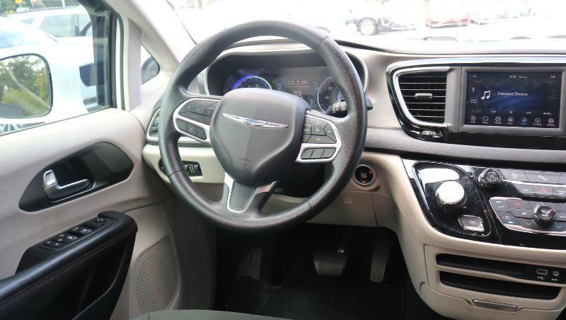 Used 2020 Chrysler Pacifica Touring w/ Tire & Wheel Group FWD image 22