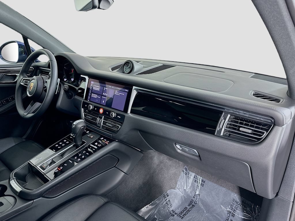 New 2025 Porsche Macan AWD/4WD image 32