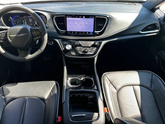 Used 2025 Chrysler Pacifica Limited AWD/4WD image 23