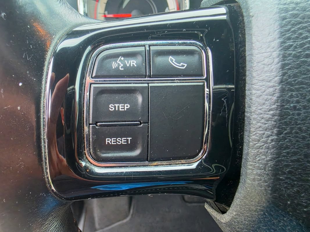 Used 2017 Dodge Grand Caravan SE FWD image 12