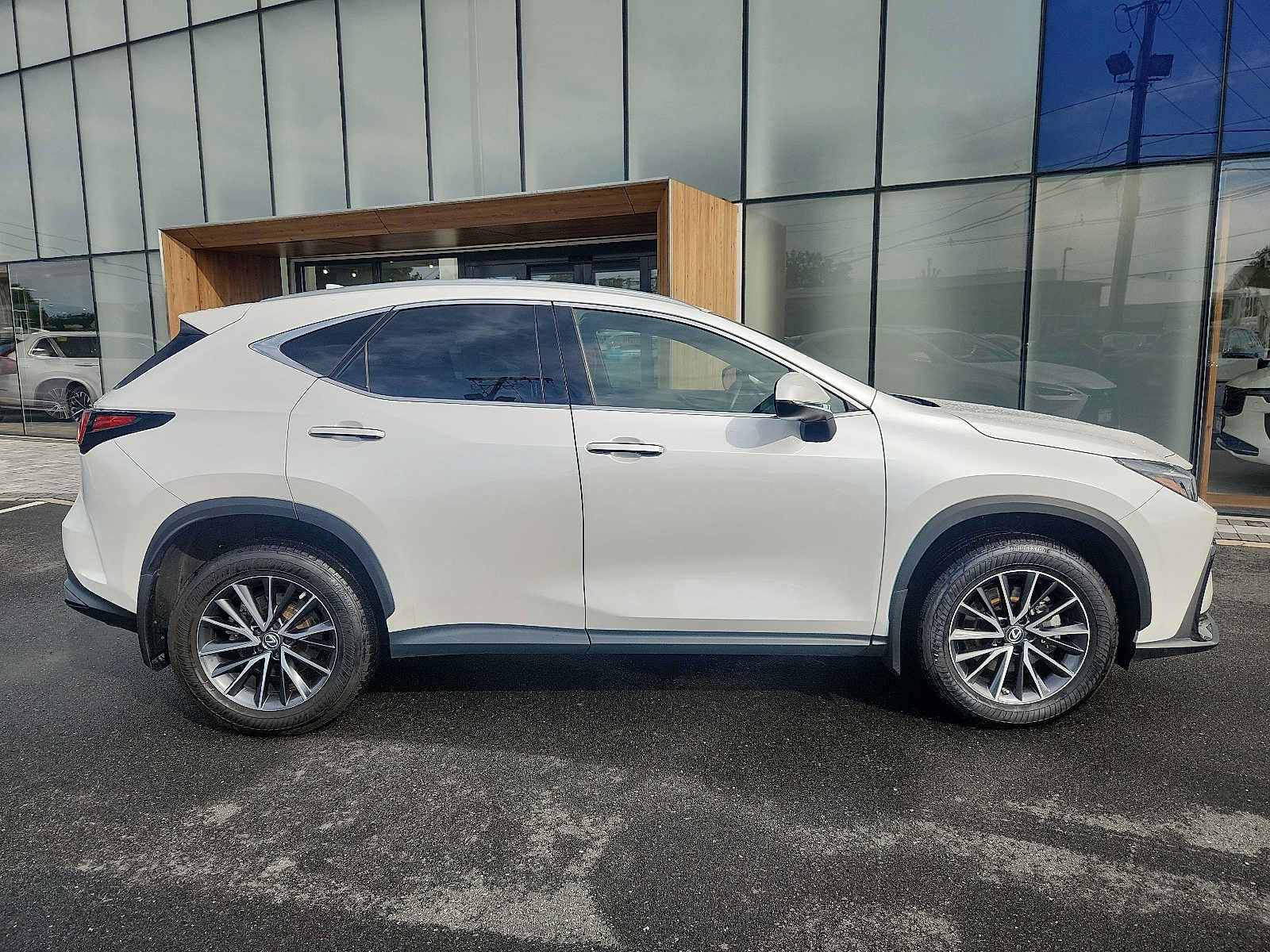 Used 2022 Lexus NX 350h AWD w/ Towing Package (2000 Lbs) image 7