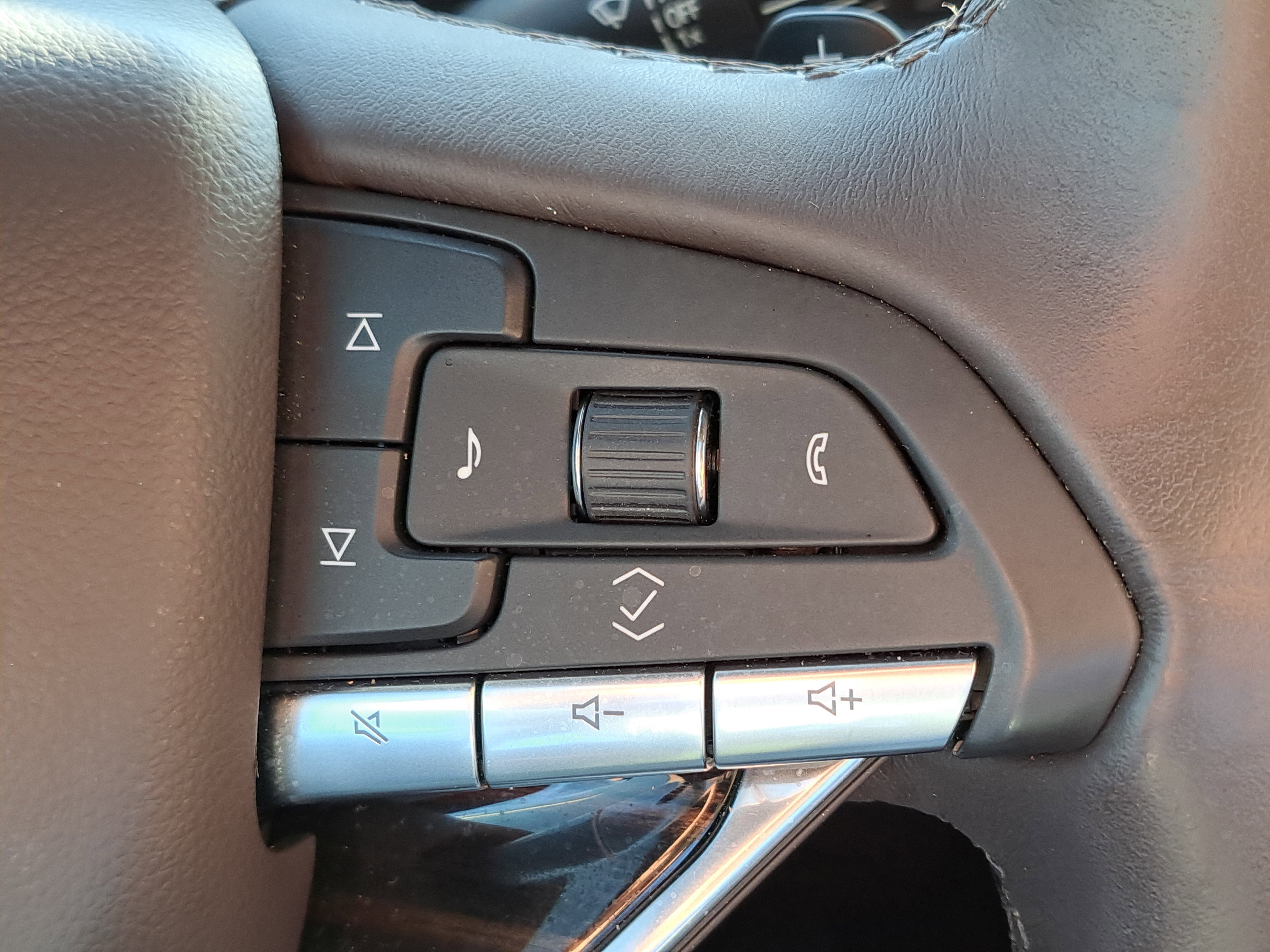 Used 2024 Cadillac Escalade ESV Sport w/ LPO, ONYX Package image 21