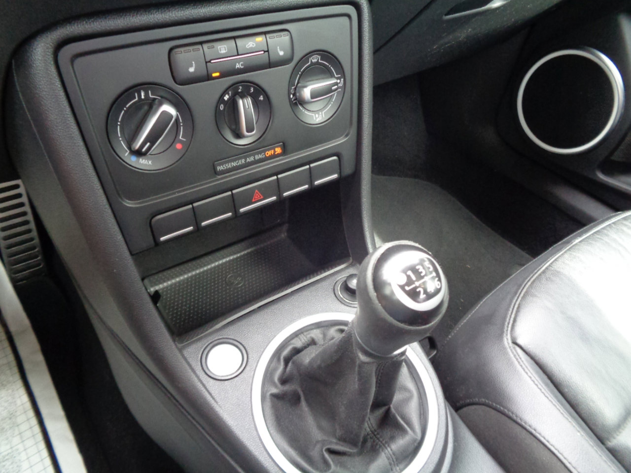 Used 2012 Volkswagen Beetle 2.0T image 8