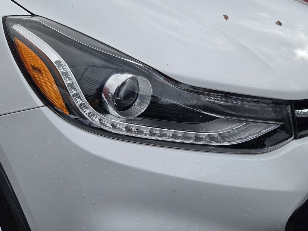 Used 2020 Chevrolet Trax LT FWD image 11