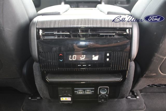 Used 2024 Jeep Wagoneer L Series II RWD image 16