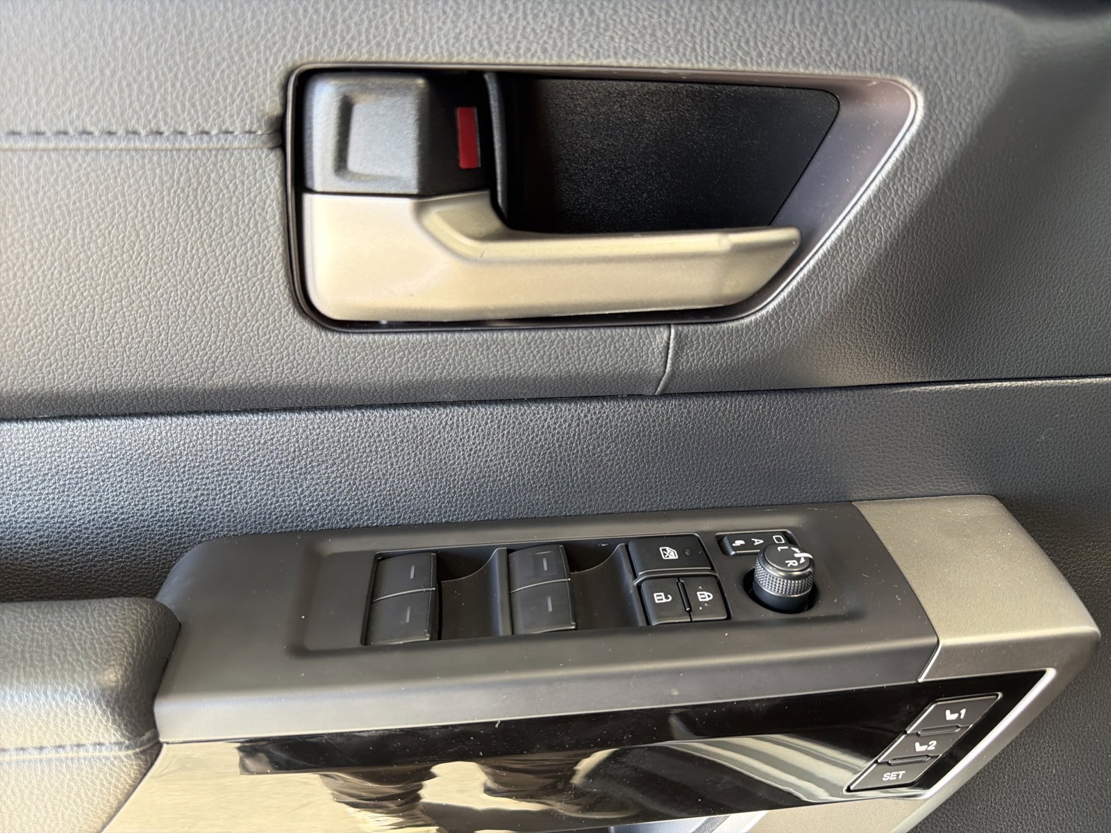 Used 2025 Toyota Tundra Limited image 19