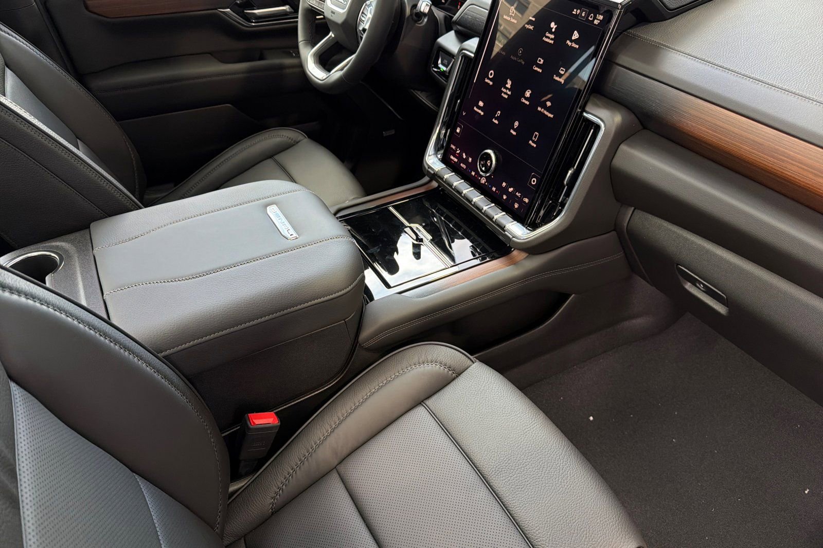 New 2026 GMC Yukon XL Denali w/ Denali Reserve Package image 19