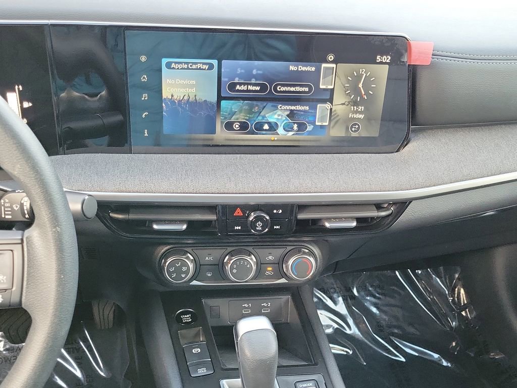 Certified 2025 Nissan Kicks SV image 12