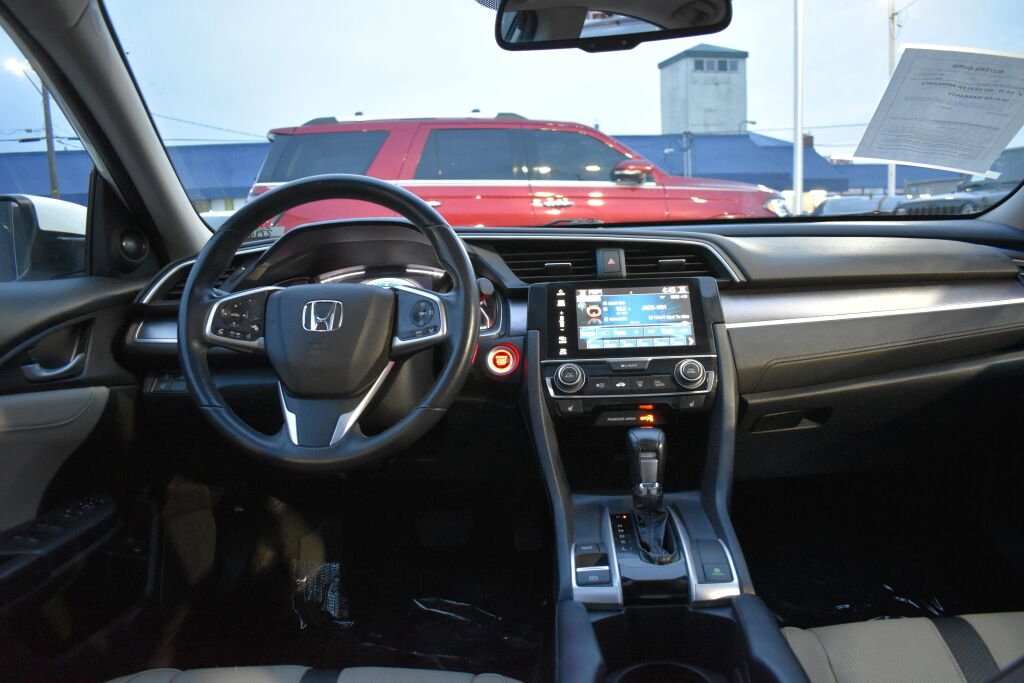 Used 2017 Honda Civic Touring image 2