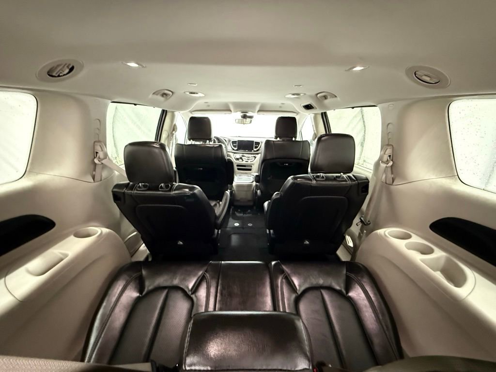 Used 2024 Chrysler Pacifica Touring-L FWD image 32