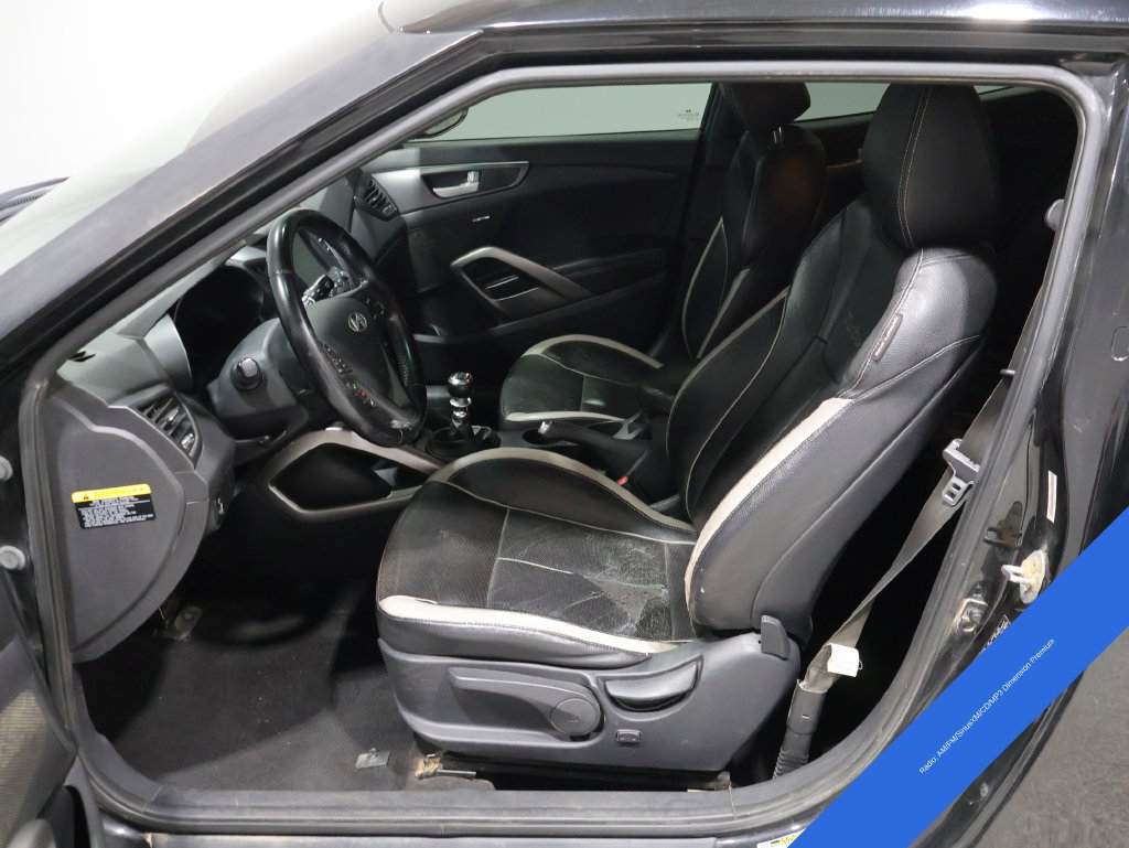 Used 2014 Hyundai Veloster Turbo FWD image 2