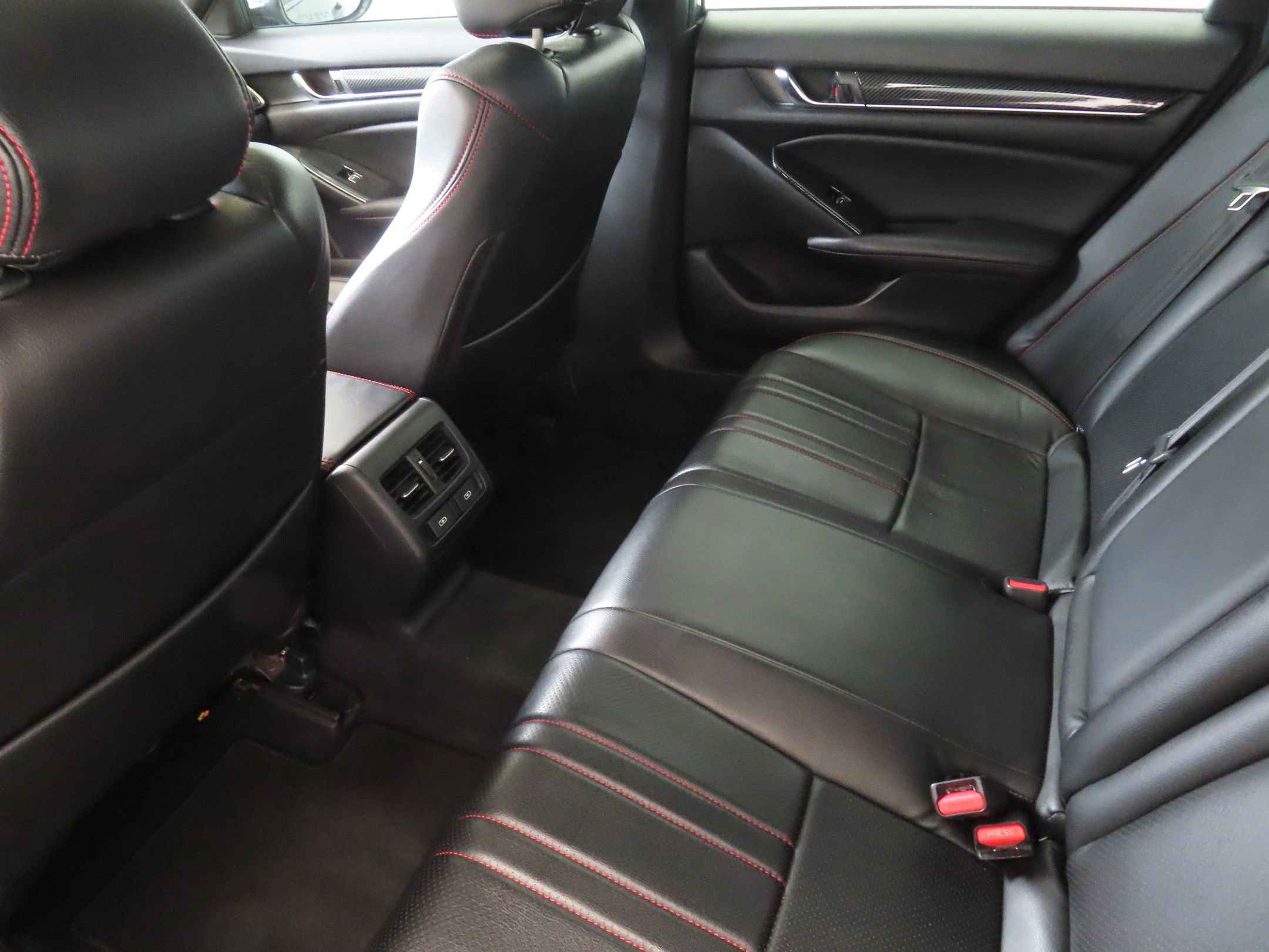 Used 2018 Honda Accord Sport image 25