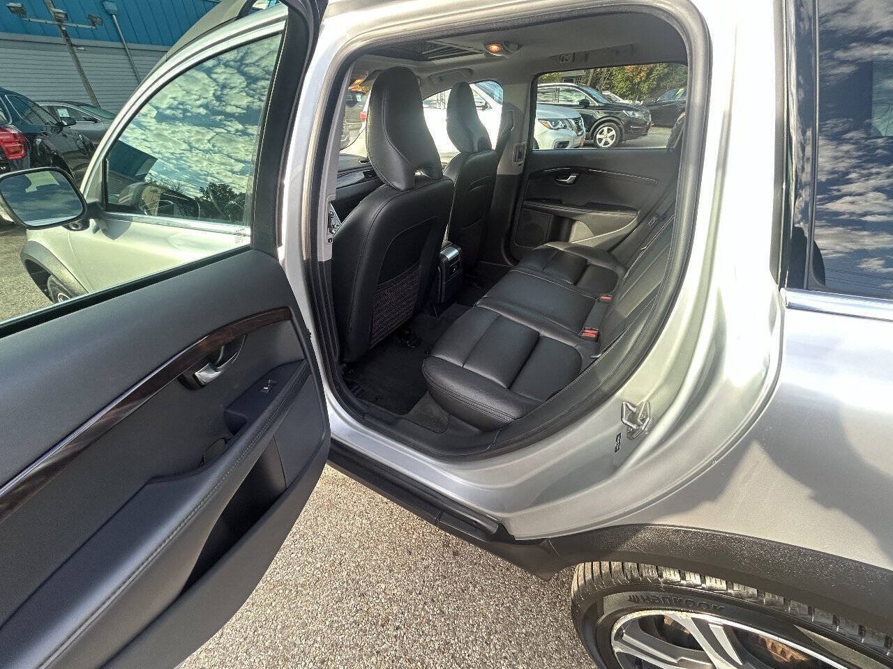 Used 2015 Volvo XC70 T6 w/ Proximity Package AWD/4WD image 7