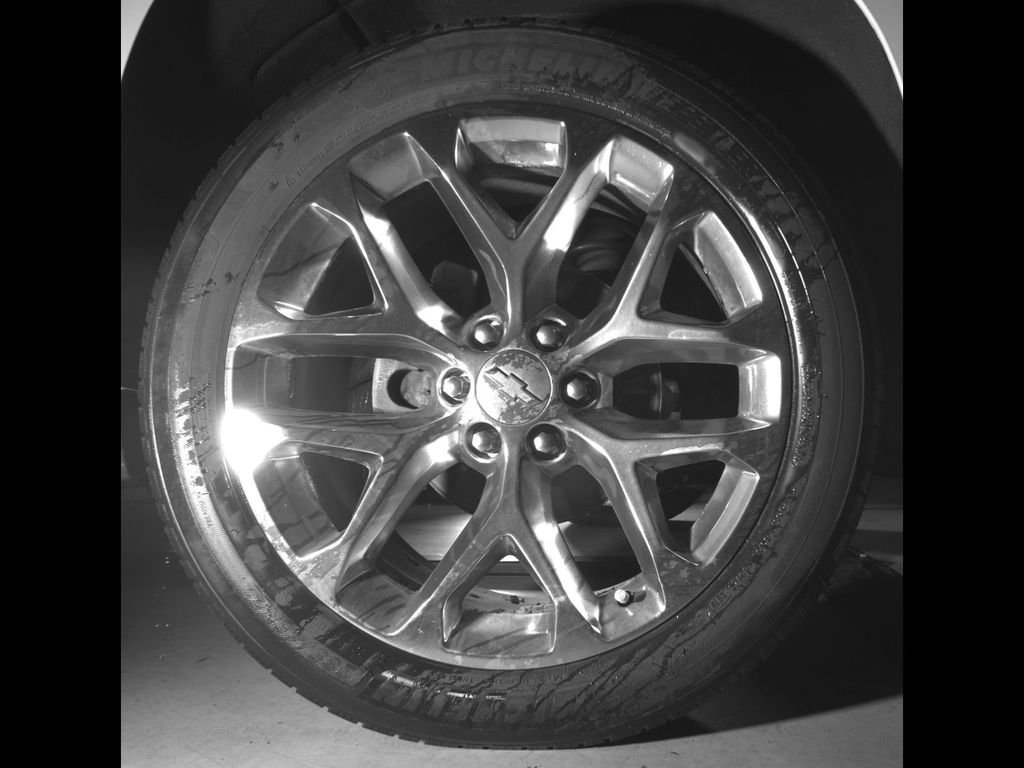 Used 2018 Chevrolet Suburban Premier RWD image 12