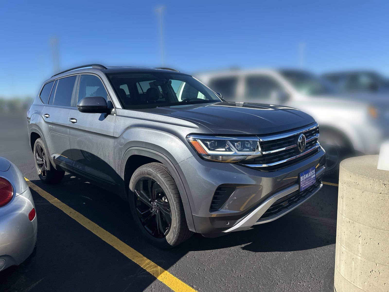 Used 2023 Volkswagen Atlas SE w/ Black Wheel Package AWD/4WD image 2