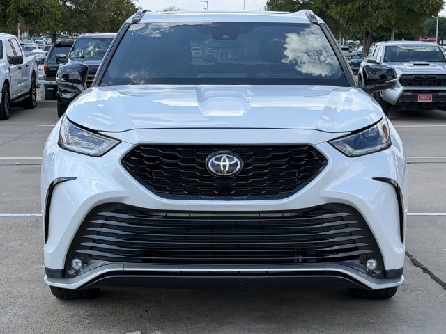 Used 2022 Toyota Highlander XSE FWD image 8