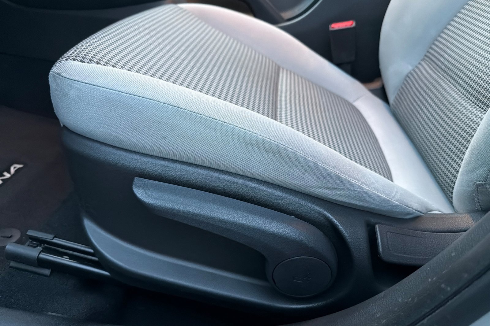 Used 2022 Hyundai Kona SE image 15