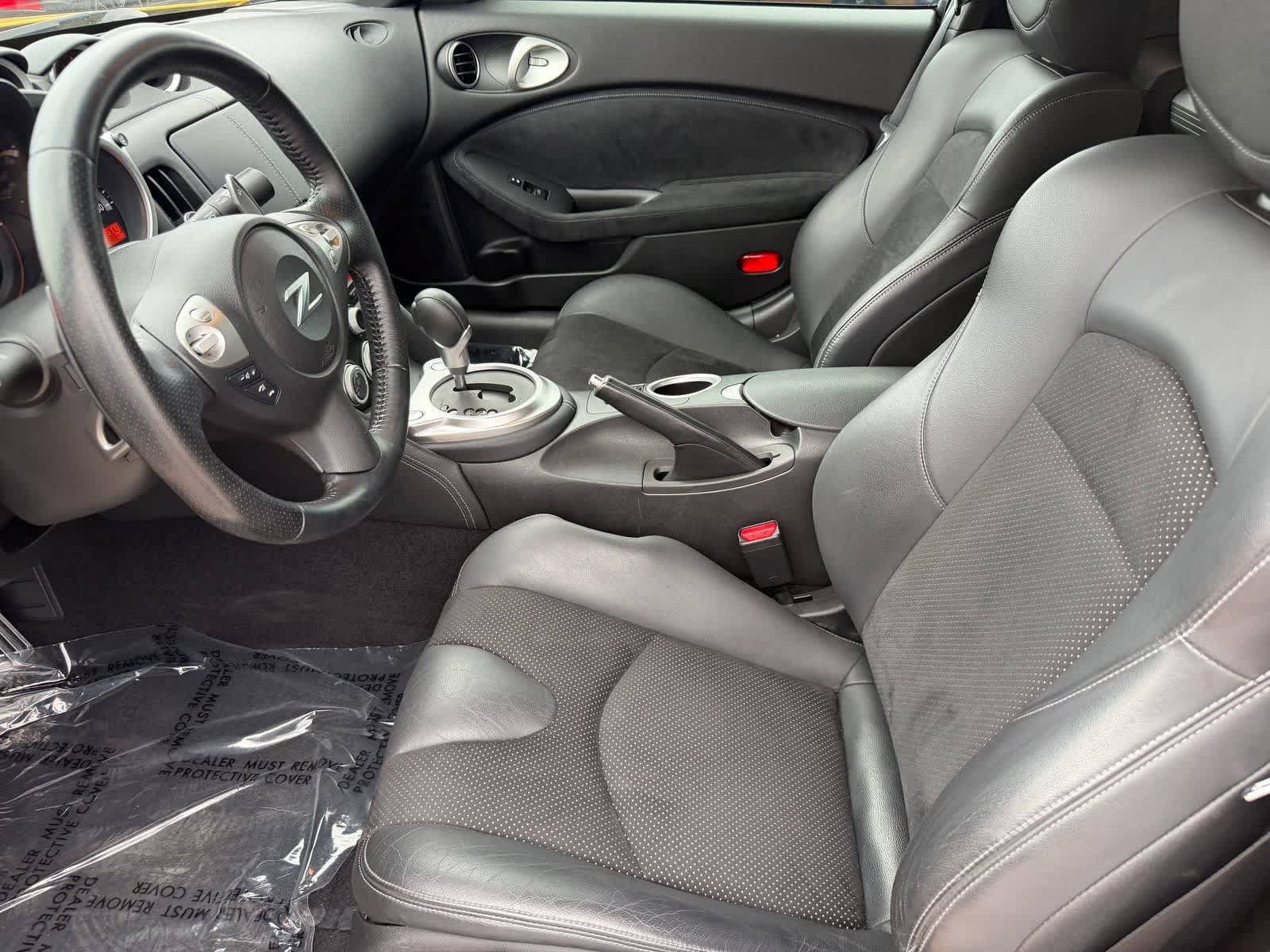 Used 2009 Nissan 370Z Touring w/ Sport Pkg RWD image 12