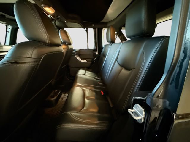 Used 2015 Jeep Wrangler Unlimited Rubicon image 24