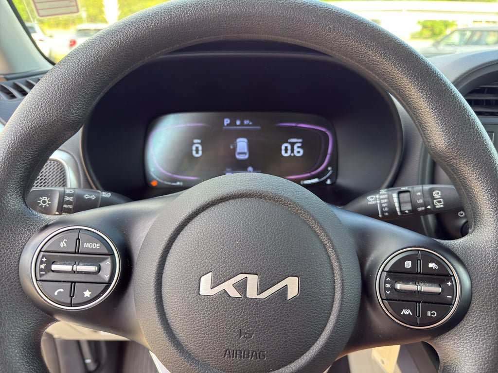 Used 2024 Kia Soul LX w/ Option Group 015 FWD image 17