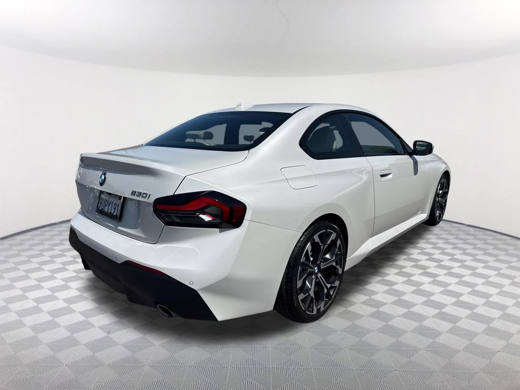 Used 2025 BMW 230i Coupe w/ Convenience Package RWD image 4