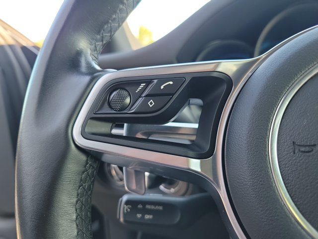 Certified 2017 Porsche Macan AWD/4WD image 31