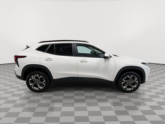 Certified 2025 Chevrolet Trax LT w/ LT Convenience Package FWD image 12