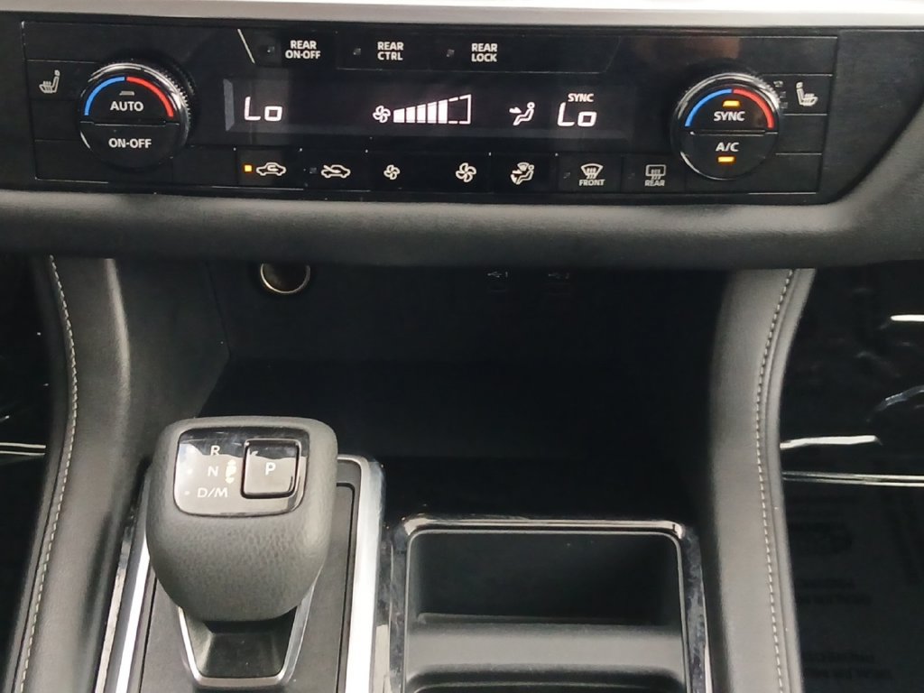 Used 2024 Nissan Pathfinder SV FWD image 4