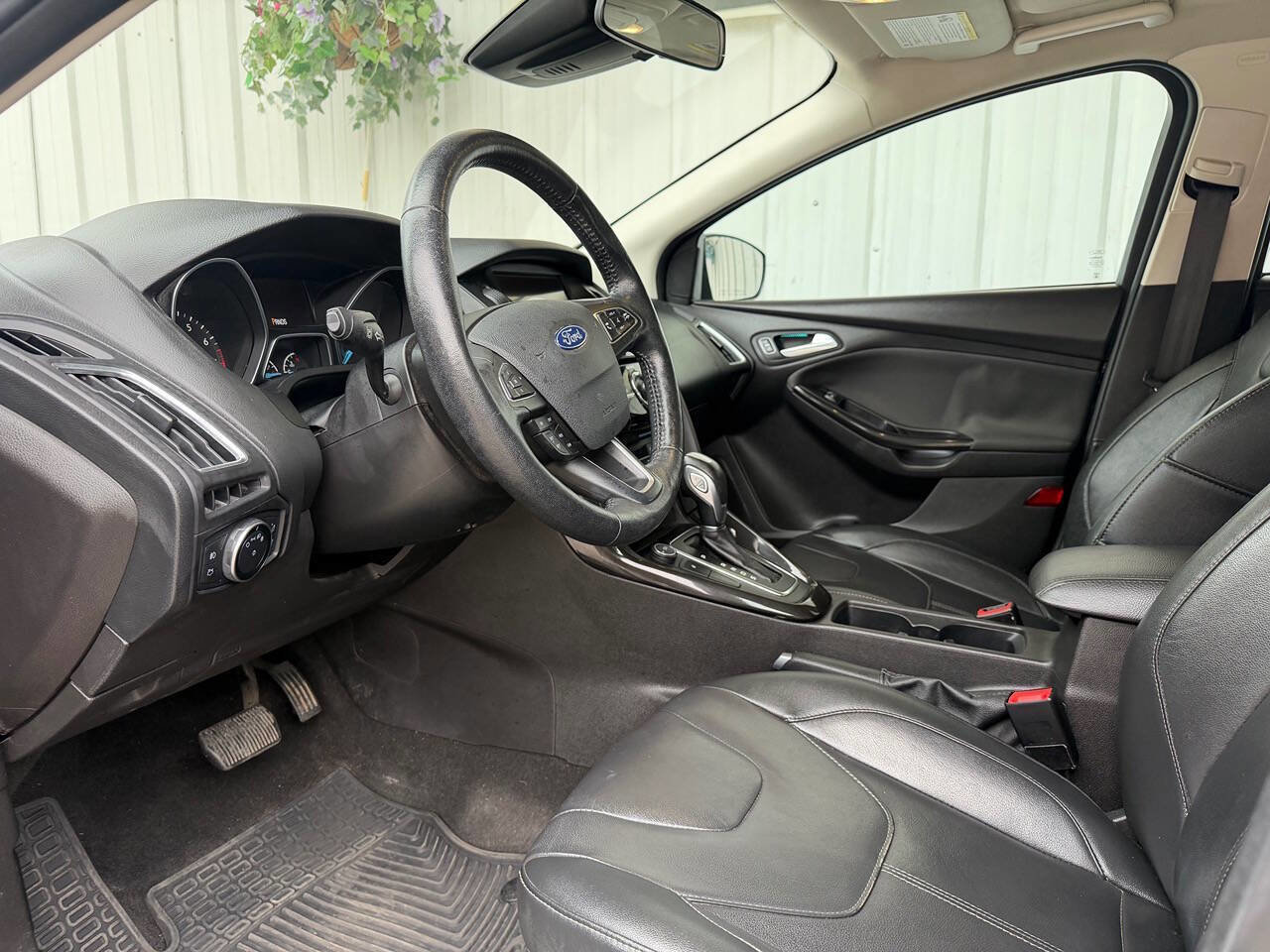 Used 2017 Ford Focus Titanium w/ Titanium Technology Package FWD image 11