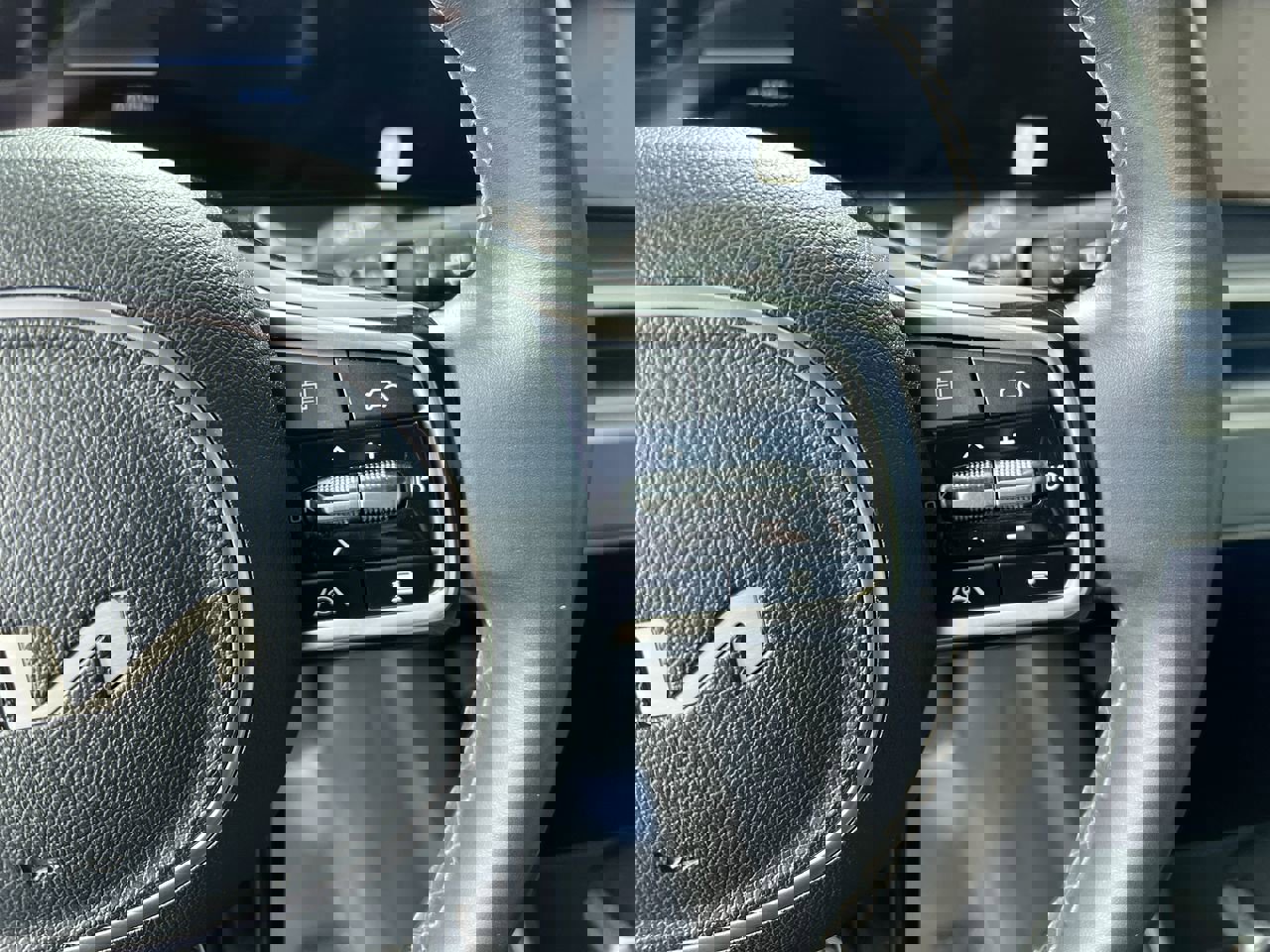 Certified 2025 Kia Sorento EX w/ Panoramic Sunroof Package image 17