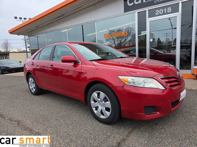 Used 2010 Toyota Camry LE image 1