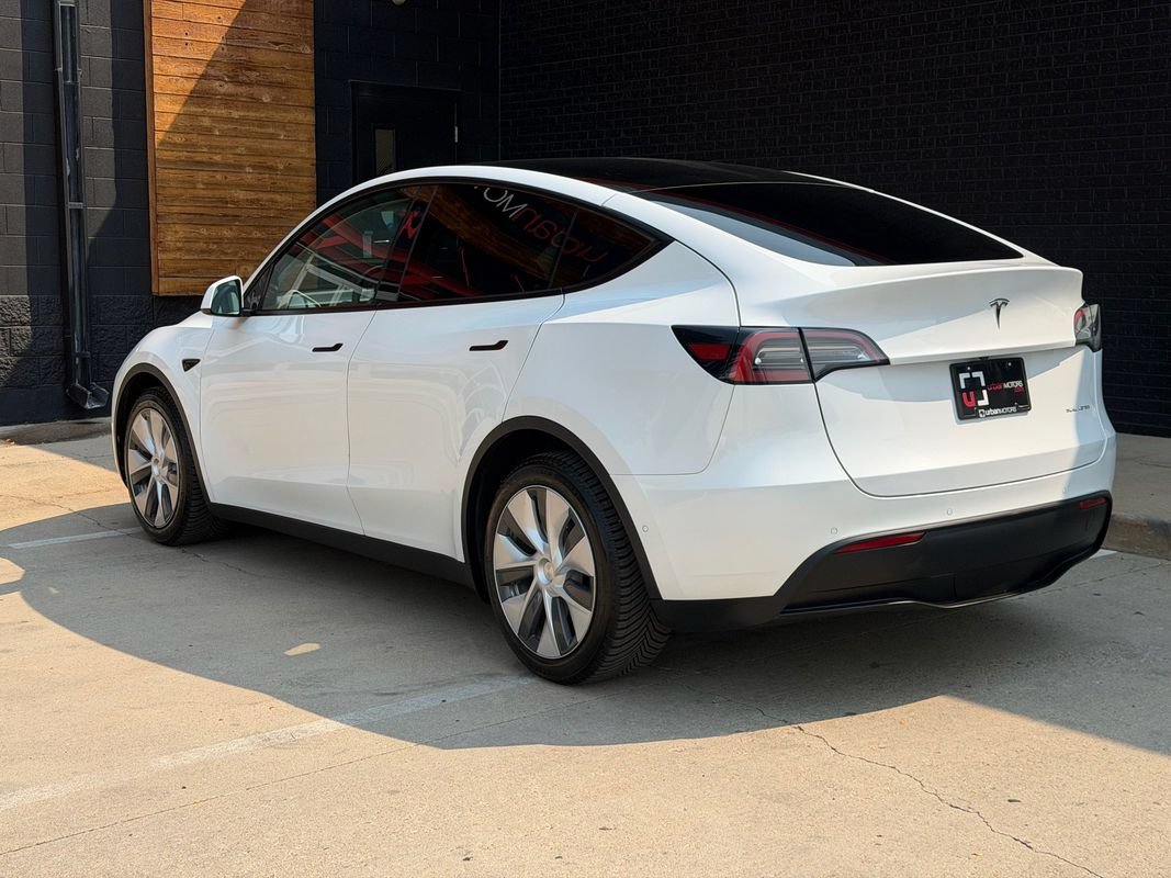 Used 2022 Tesla Model Y Long Range AWD/4WD image 3