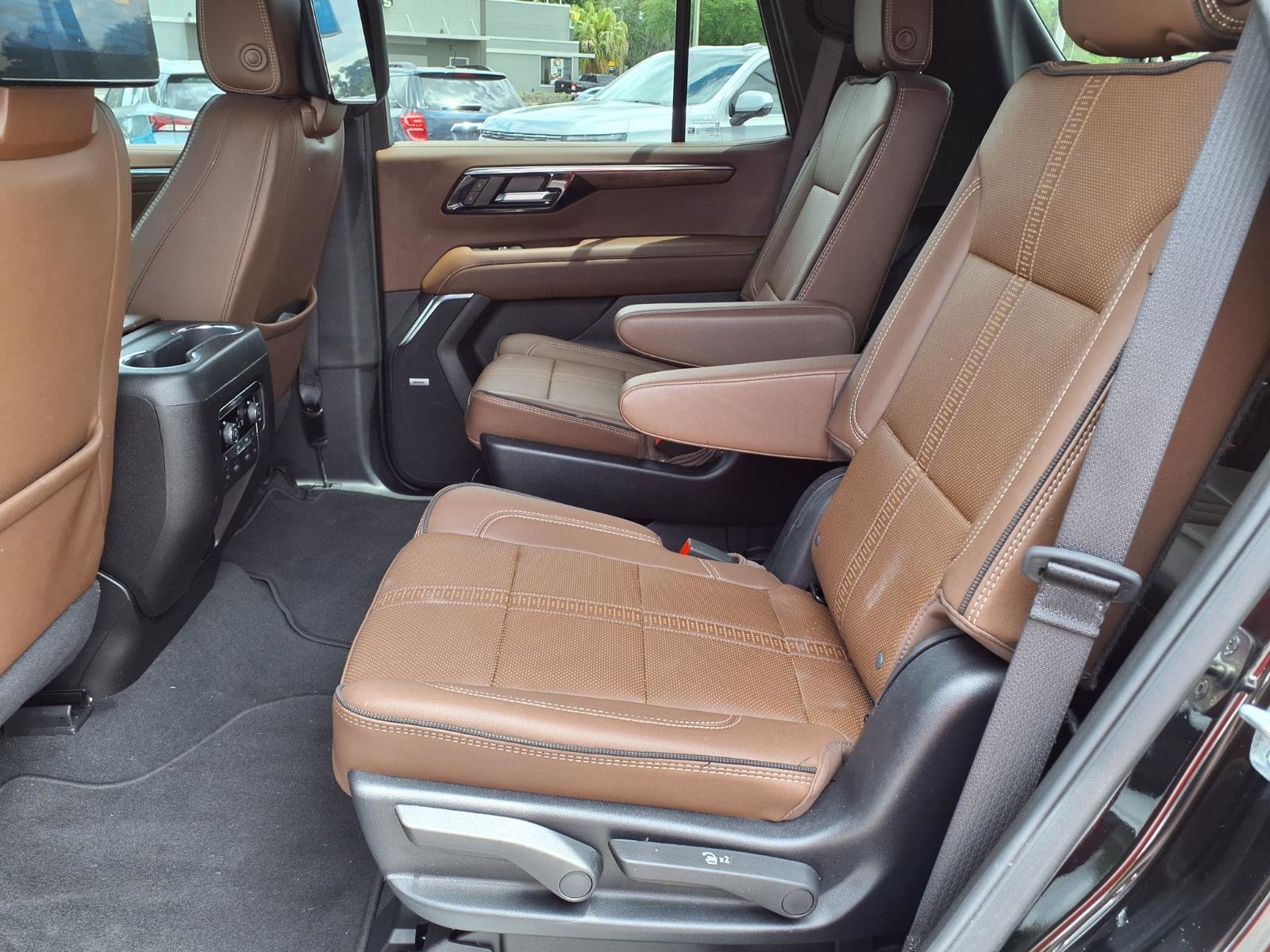 Used 2025 Chevrolet Tahoe High Country AWD/4WD image 20