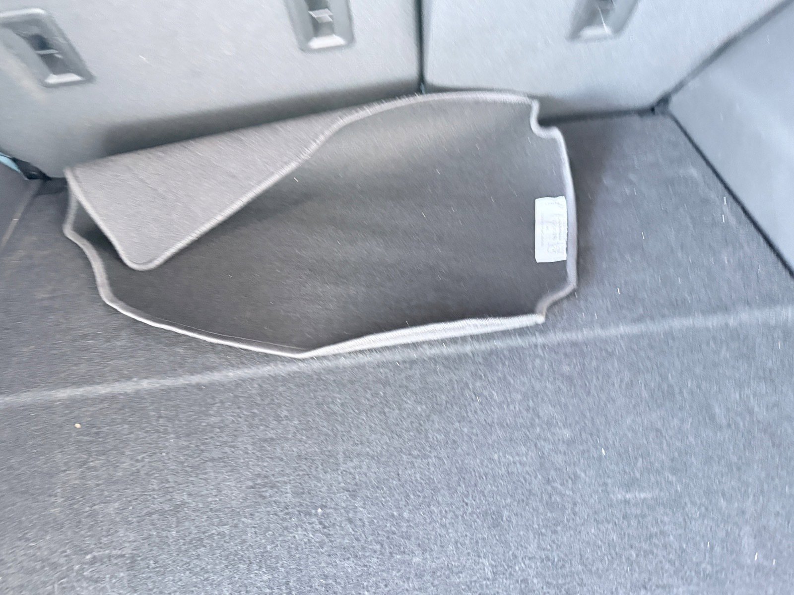 Used 2024 GMC Terrain SLT image 23