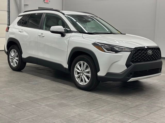 Used 2023 Toyota Corolla Cross LE image 1