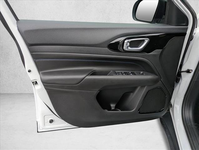 New 2026 Jeep Compass Latitude image 22