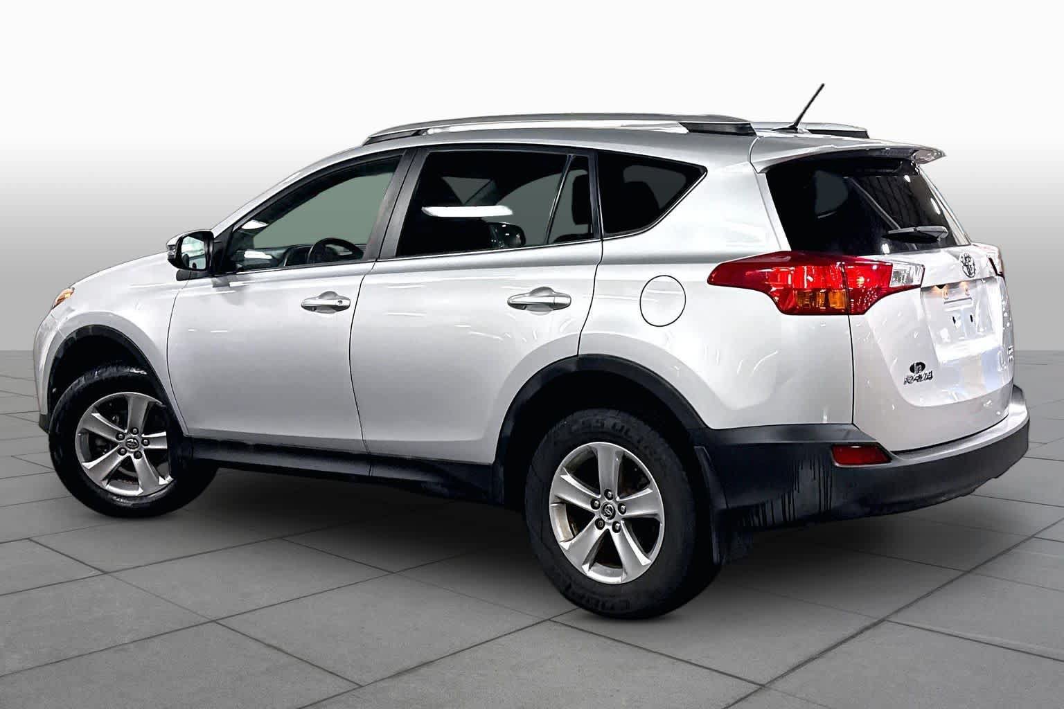 Used 2015 Toyota RAV4 XLE AWD/4WD image 12